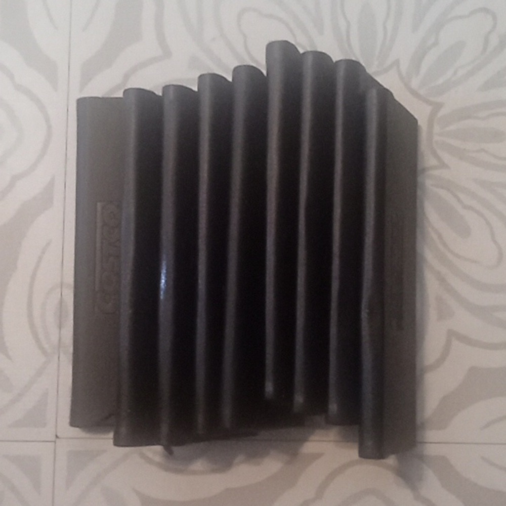 Costco Flat glasses storage case 9 hardshell triangle fold magnetic close